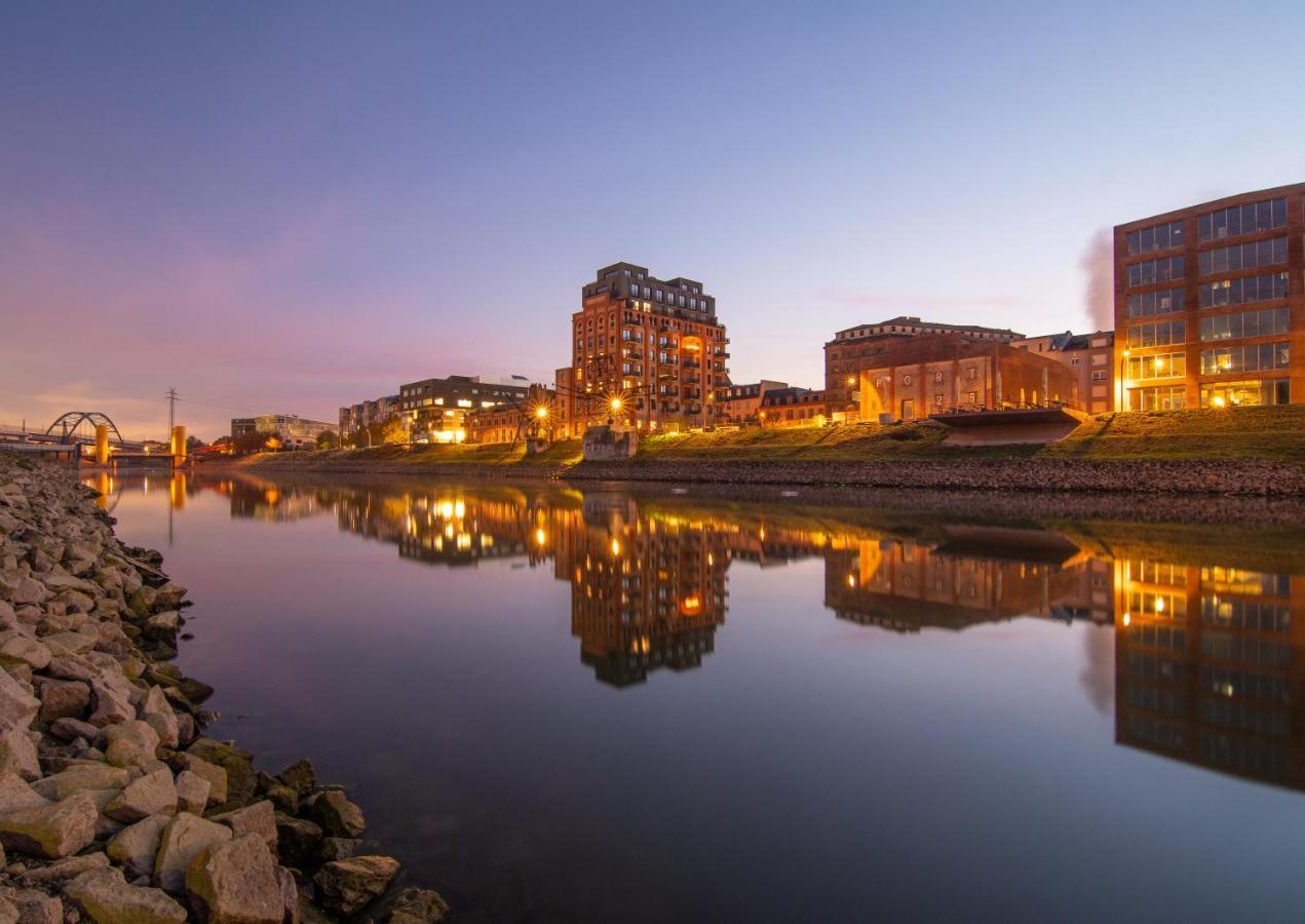 Hostel 만하임 외부 사진 The River Lagan at dusk