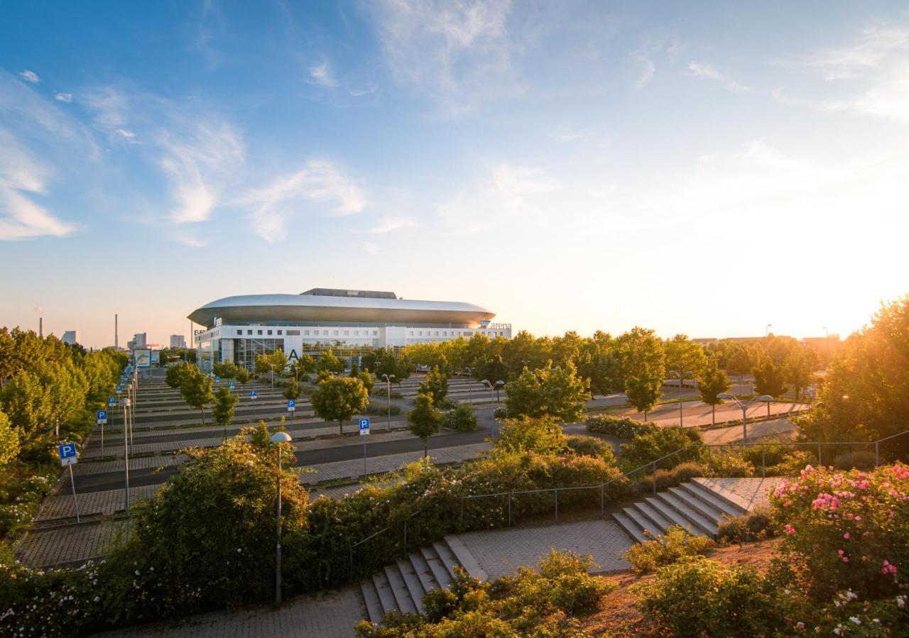 Hostel 만하임 외부 사진 The stadium at sunset