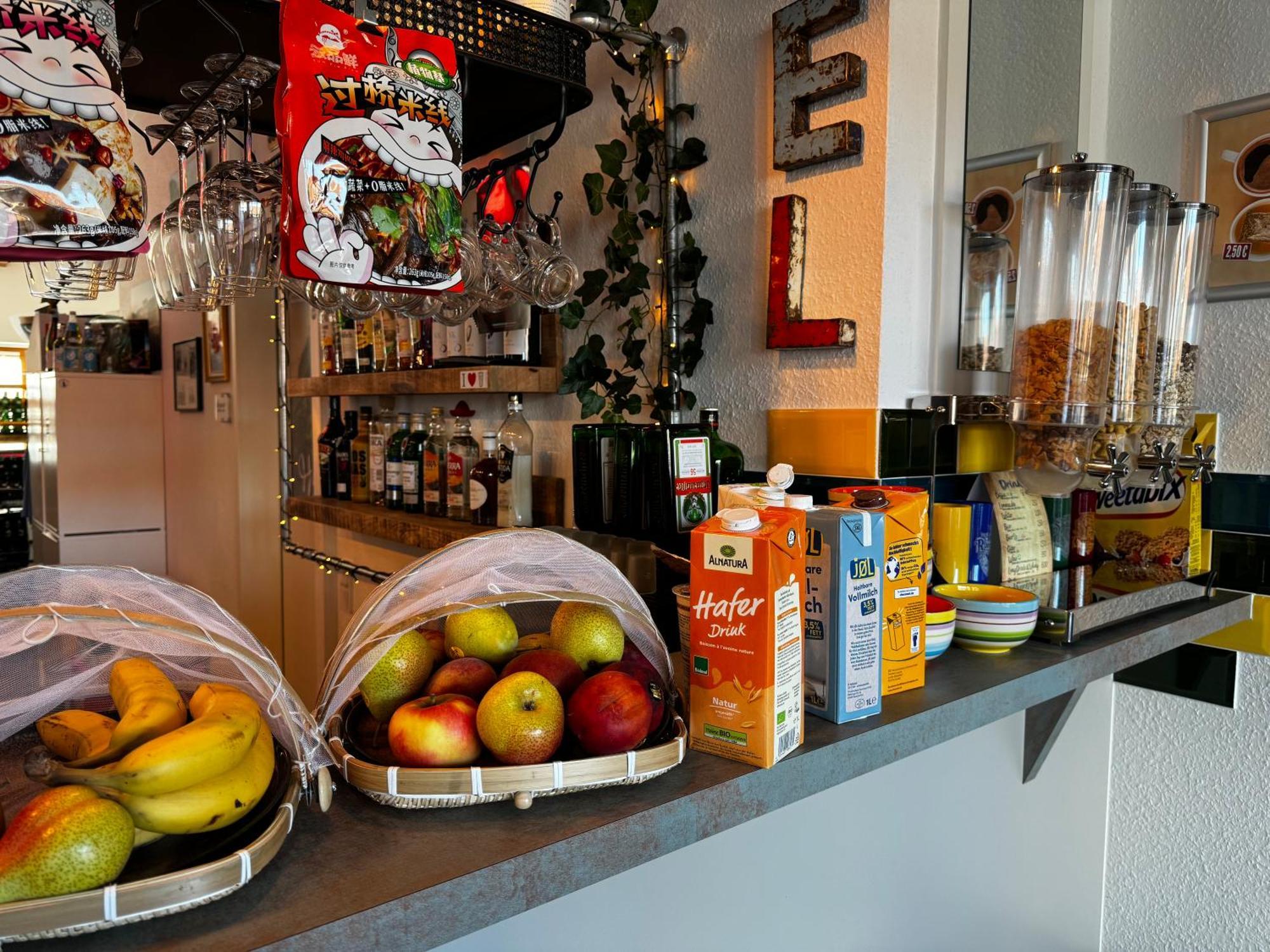 Hostel 만하임 외부 사진 Breakfast buffet at a German hotel